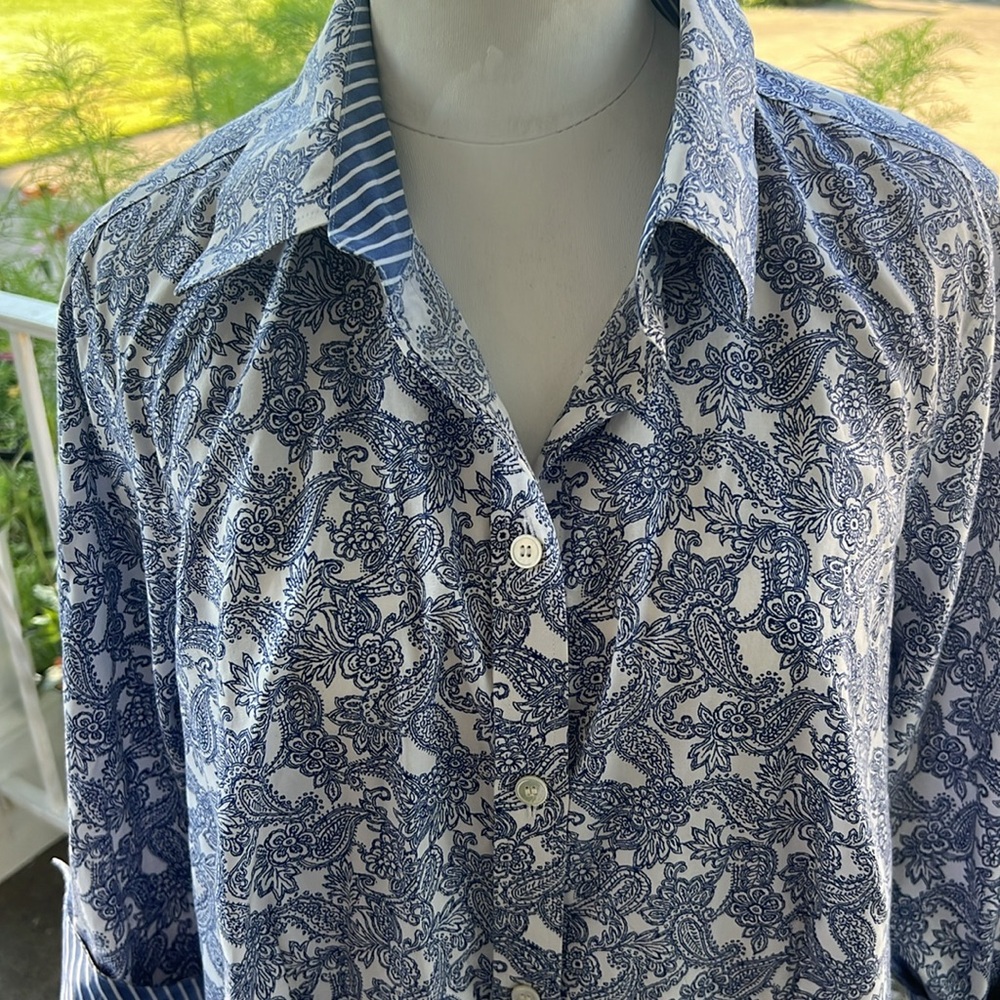 Talbots 14P Floral Paisley Wrinkle Resistant Blouse in Blue & White